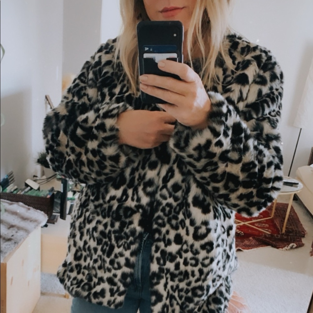 Leopard print coat, mob wife aesthetic
